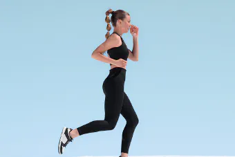Discover how walking after dinner lowers blood sugar, helps insulin resistance, and protects your health. Even a 2-minute walk delivers real benefits.